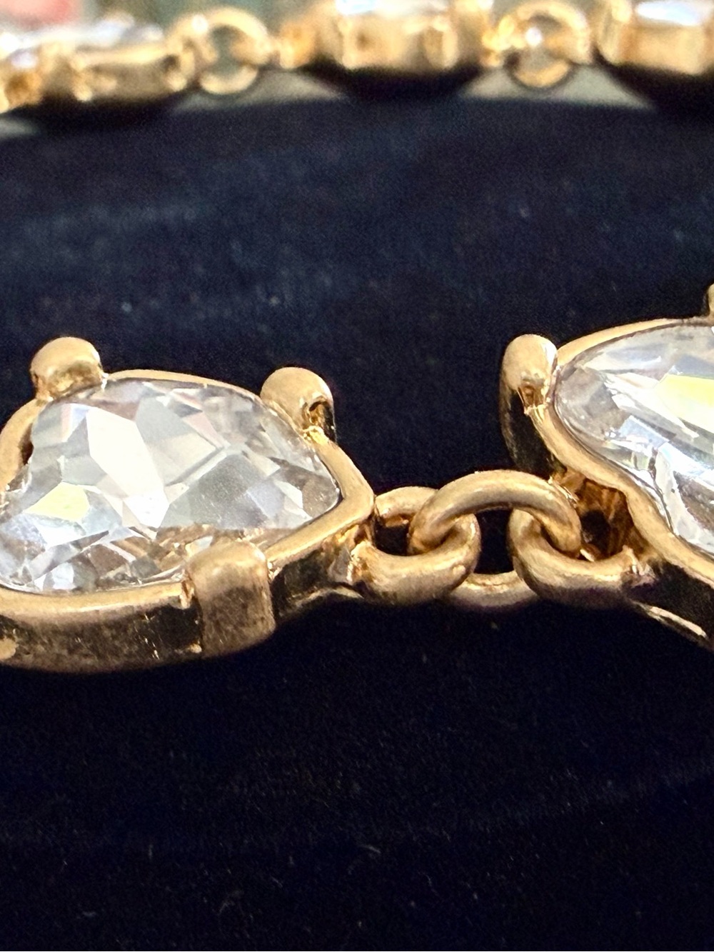 Oscar de la Renta Bracelet💛 Sparkling Crystal Hearts✨Toggle ✨Gold /Clear - Picture 14 of 14